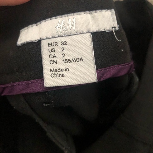 Plain Black Shorts H&M size 2 - Picture 3 of 3